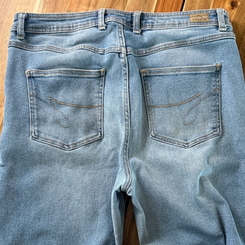 Jordache Sky Blue High Rise Curvy Mom Jeans - Size 12 - Picture 12 of 13